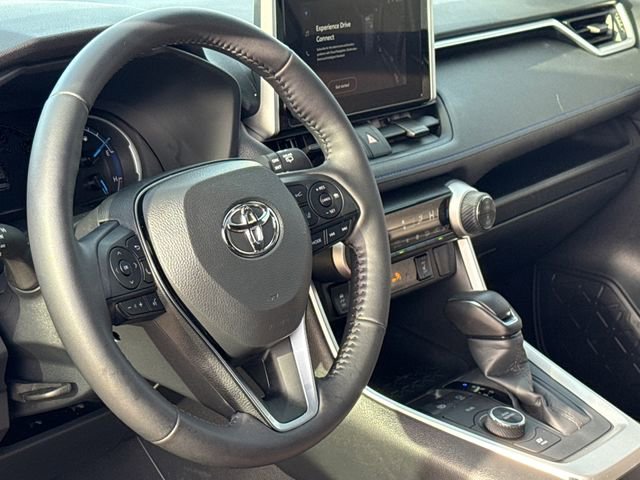 Used 2025 Toyota RAV4 SE w/ Convenience Package image 18