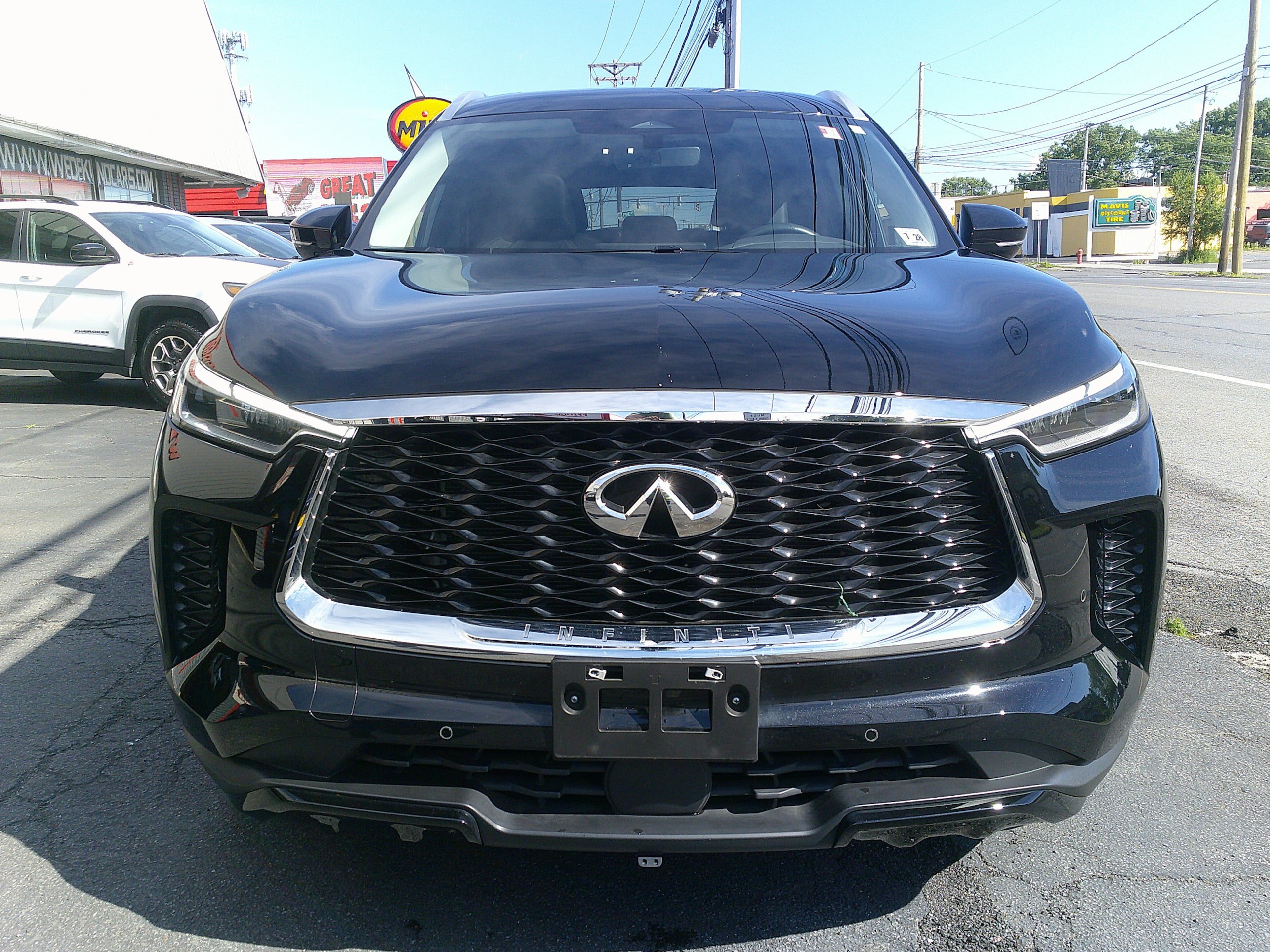 Used 2023 INFINITI QX60 Luxe w/ Cargo Package AWD/4WD image 8