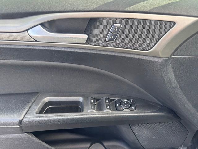 Used 2018 Ford Fusion SE image 11