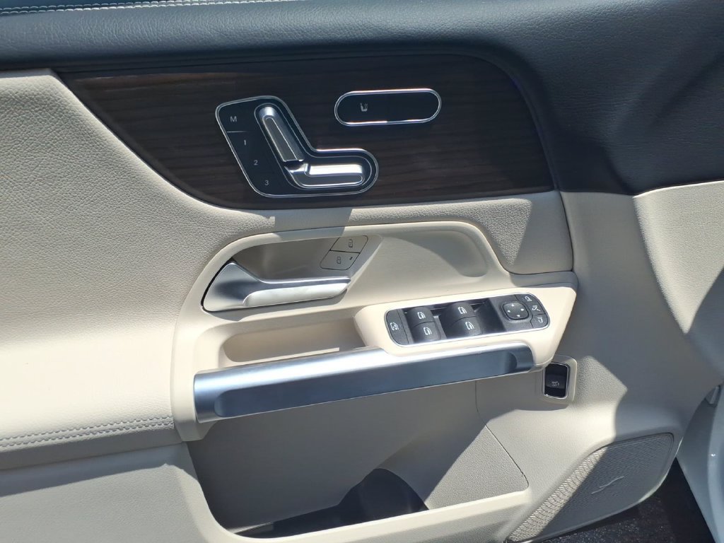 New 2026 Mercedes-Benz GLB 250 4MATIC image 12