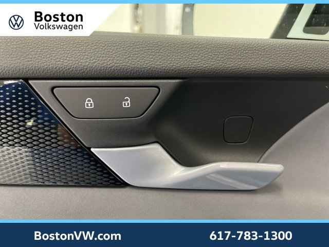 New 2026 Volkswagen Tiguan SE image 28