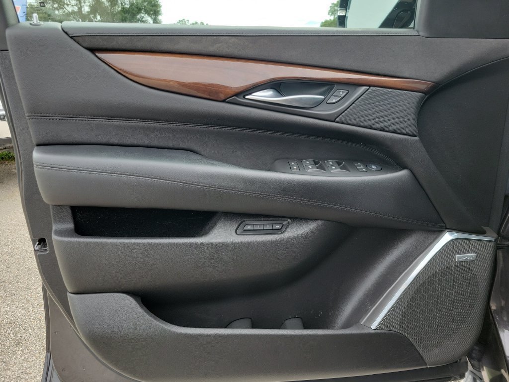 Used 2017 Cadillac Escalade Luxury AWD/4WD image 20