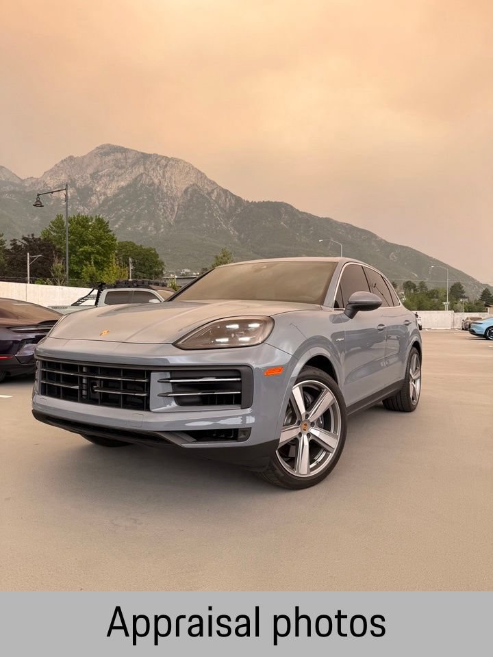 Certified 2024 Porsche Cayenne AWD/4WD image 1