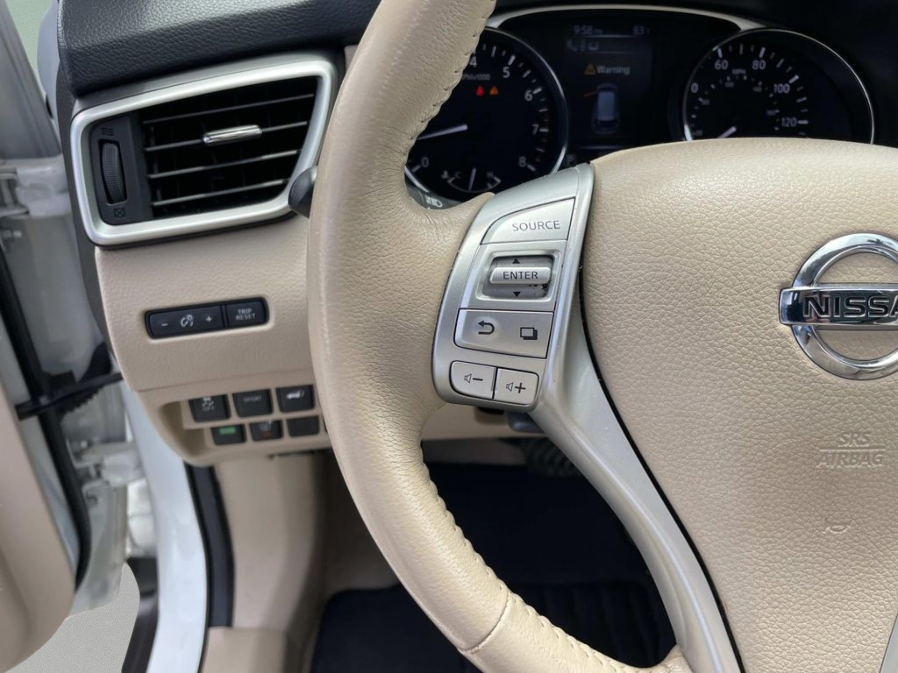 Used 2015 Nissan Rogue SL w/ SL Premium Package FWD image 24