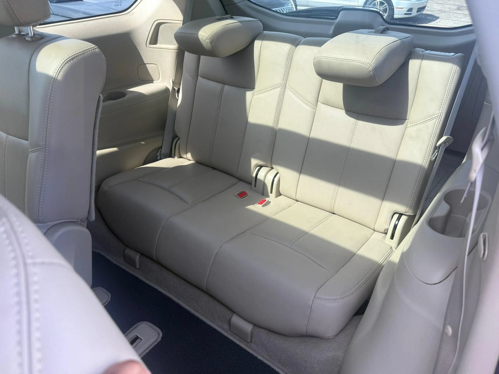 Used 2015 Nissan Pathfinder Platinum w/ Family Entertainment Package FWD image 16