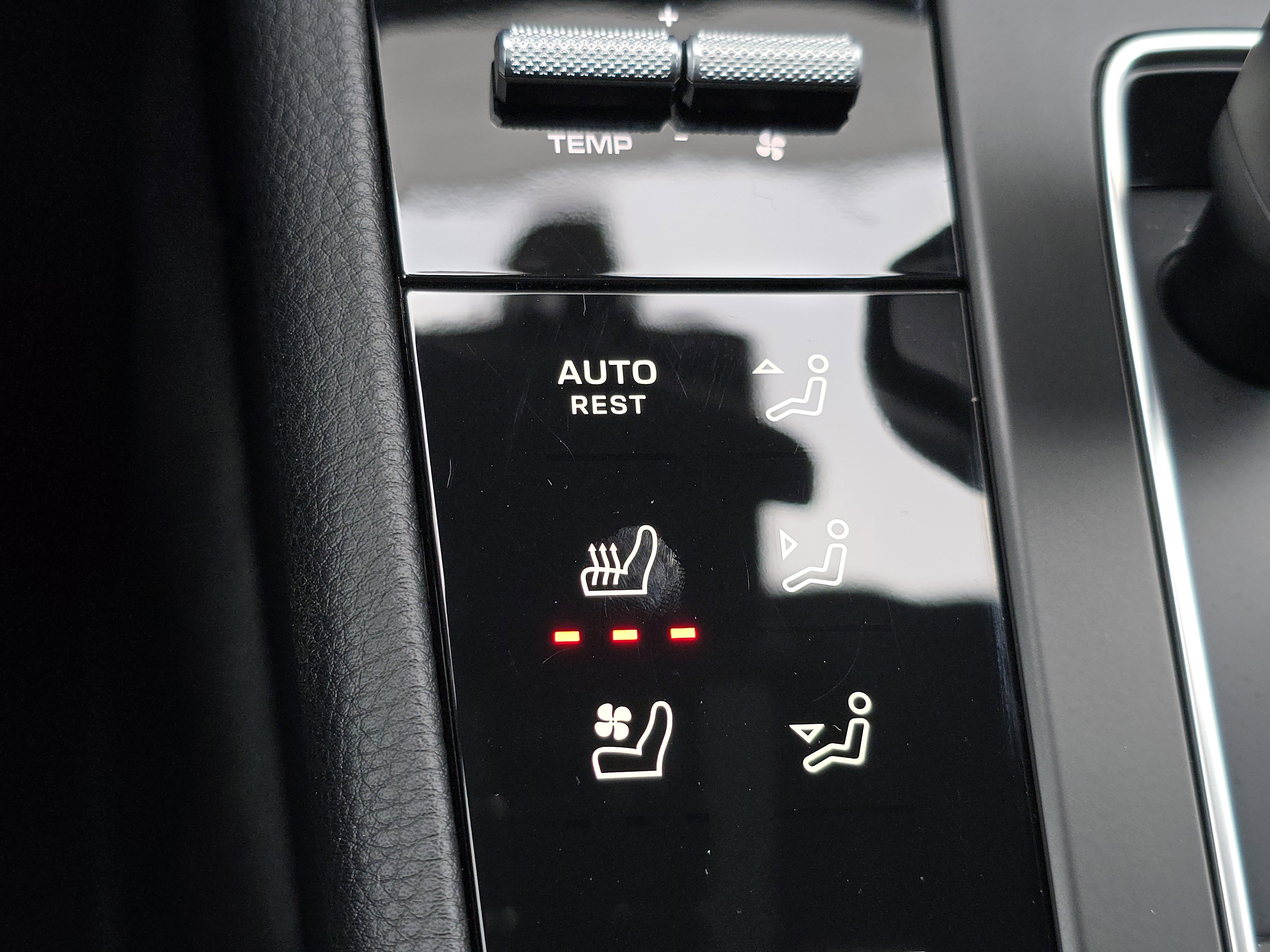 Certified 2025 Porsche Macan image 17