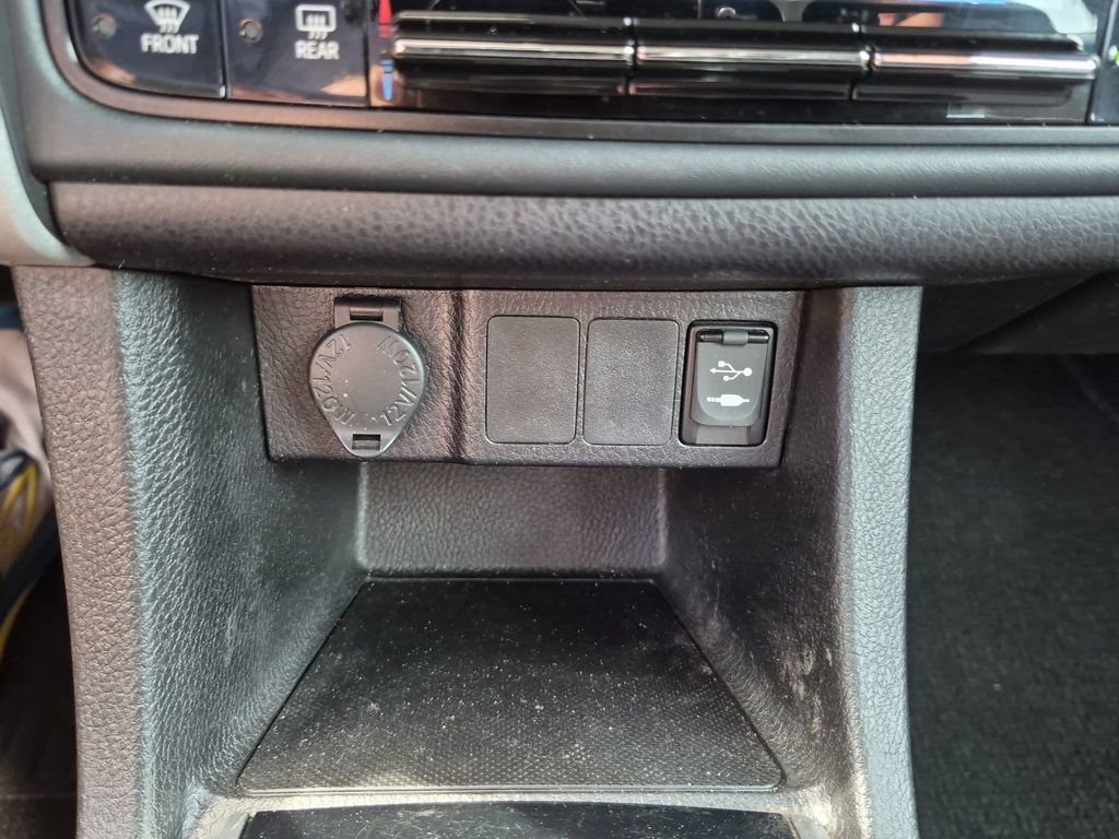 Used 2018 Toyota Corolla LE FWD image 35