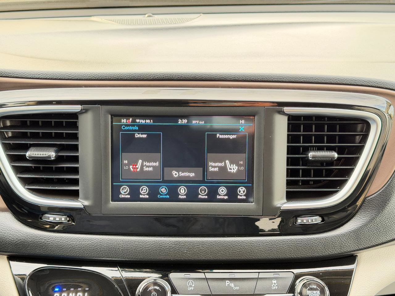 Used 2018 Chrysler Pacifica Touring-L FWD image 51