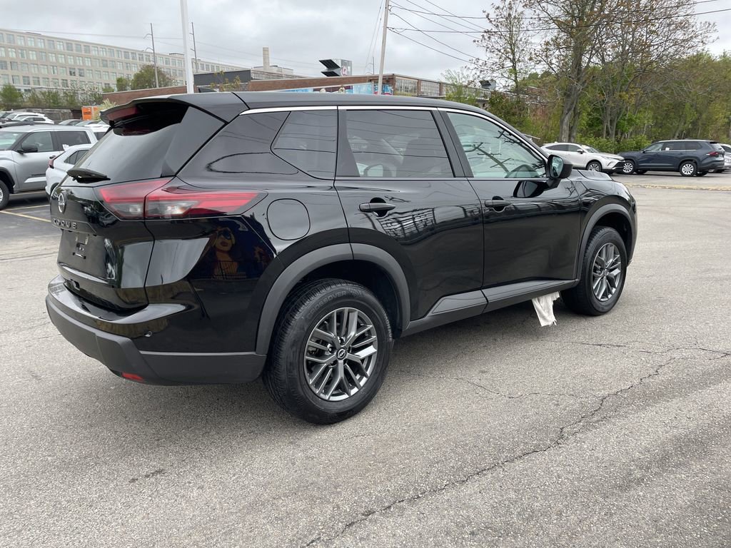 Used 2024 Nissan Rogue S FWD image 8