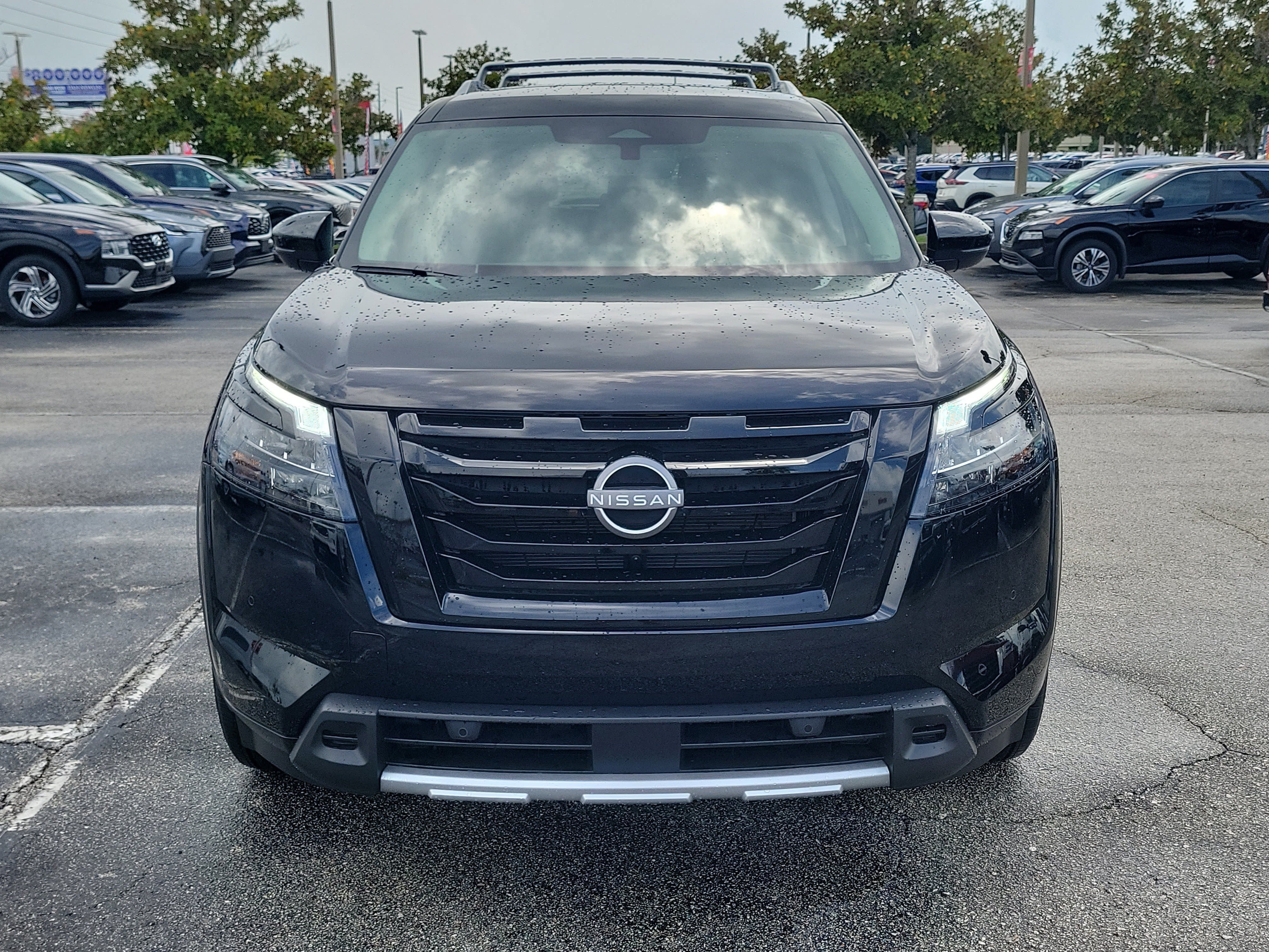 Certified 2025 Nissan Pathfinder SL w/ Black Appearance Package FWD image 2
