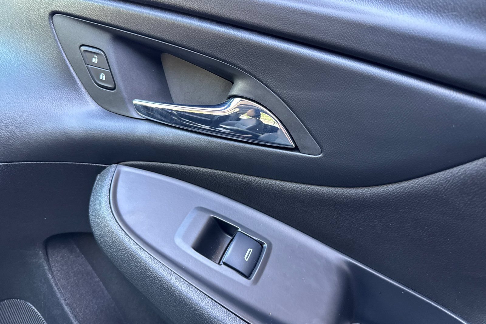 Used 2017 Chevrolet Volt LT FWD image 21