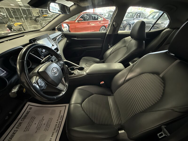 Used 2022 Toyota Camry SE FWD image 12