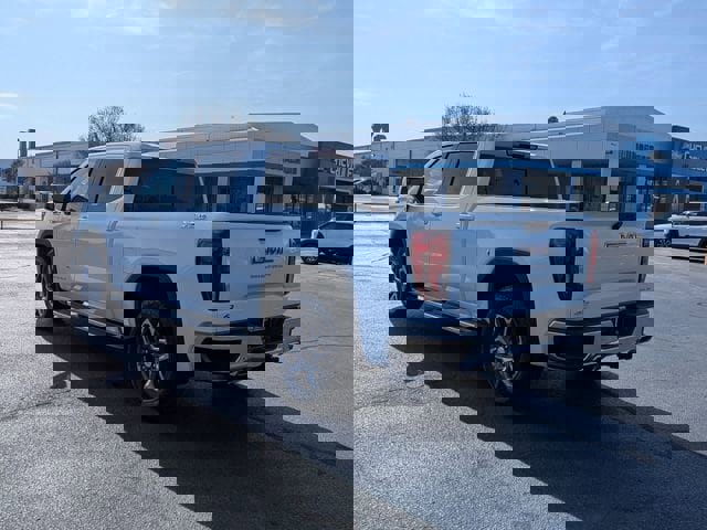 New 2026 GMC Sierra 1500 SLE image 5