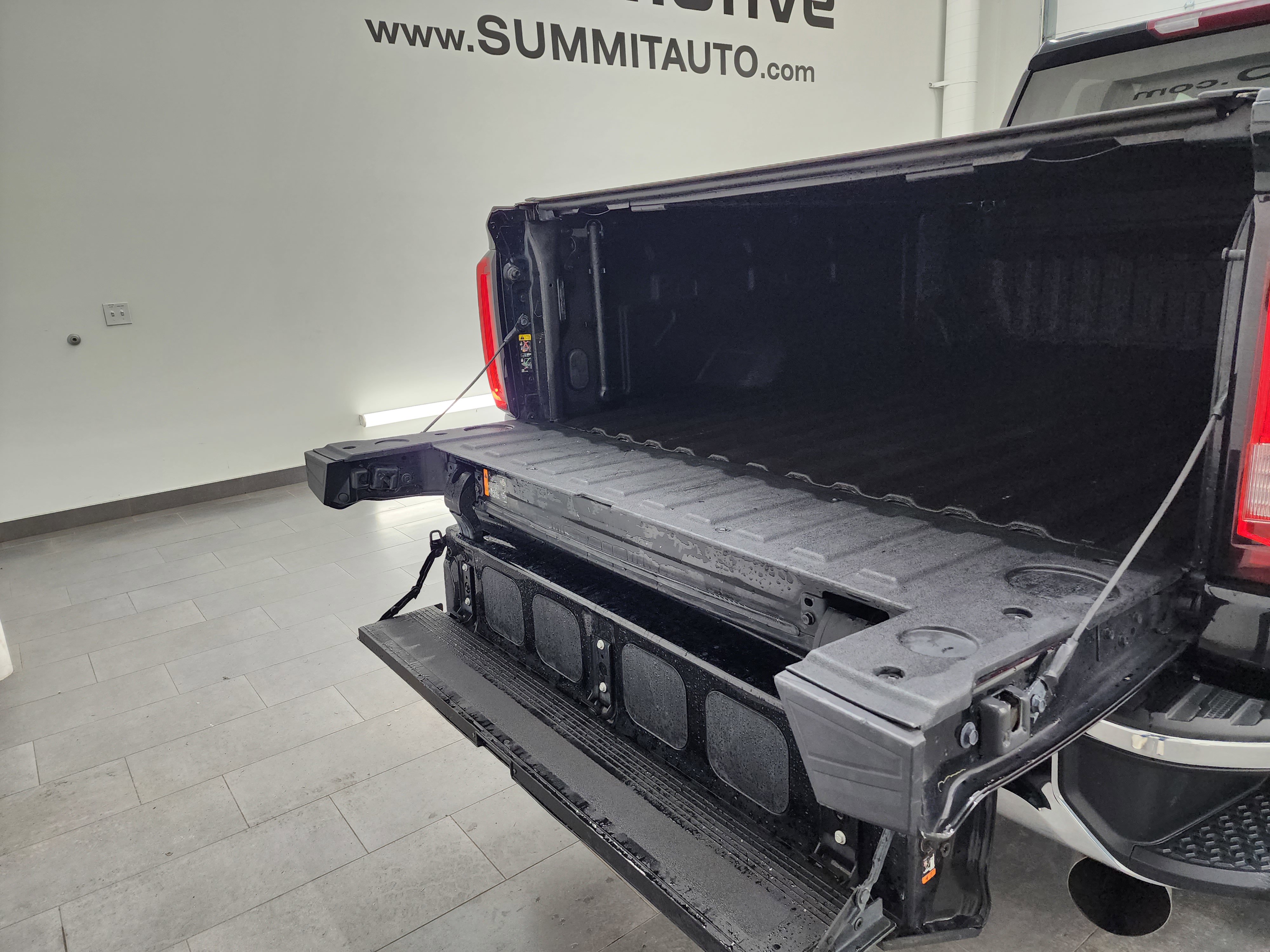 Used 2022 GMC Sierra 2500 SLT w/ LPO, GMC Protection Package image 30