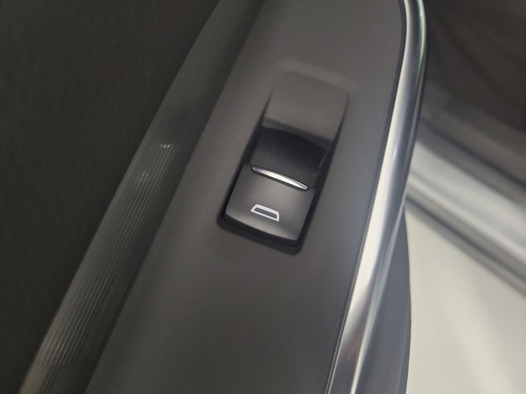 Used 2025 Cadillac XT4 Premium Luxury FWD image 14