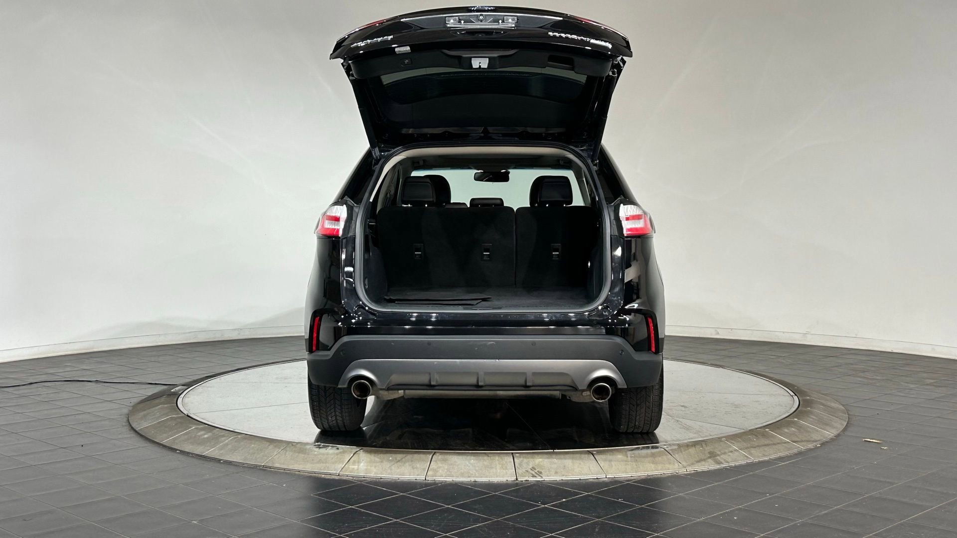 Used 2019 Ford Edge Titanium AWD/4WD image 28