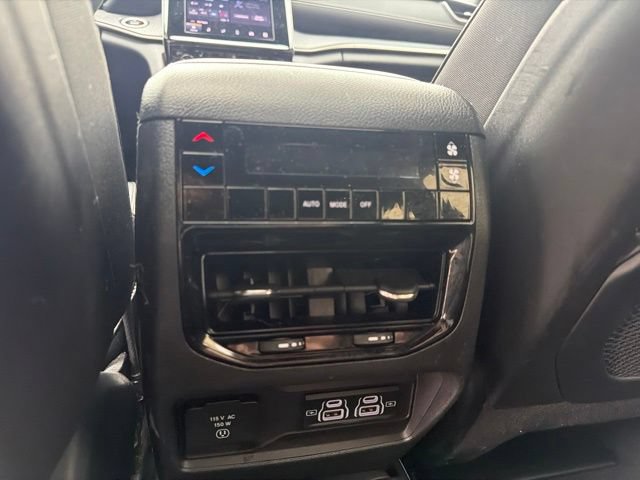 Used 2024 Jeep Grand Cherokee L Altitude AWD/4WD image 18