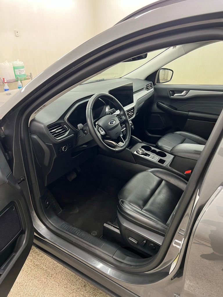 Used 2024 Ford Escape Platinum image 5