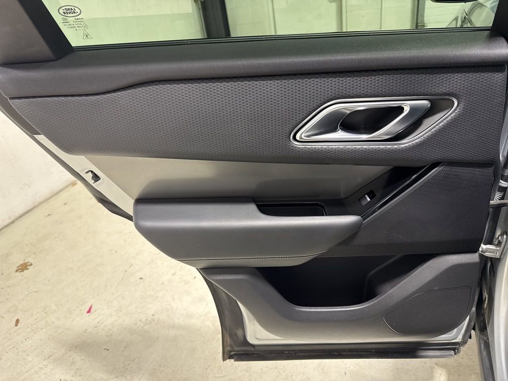 Used 2019 Land Rover Range Rover Velar S image 39