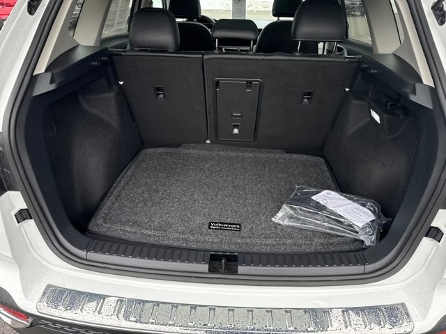 Certified 2025 Volkswagen Taos SE image 31
