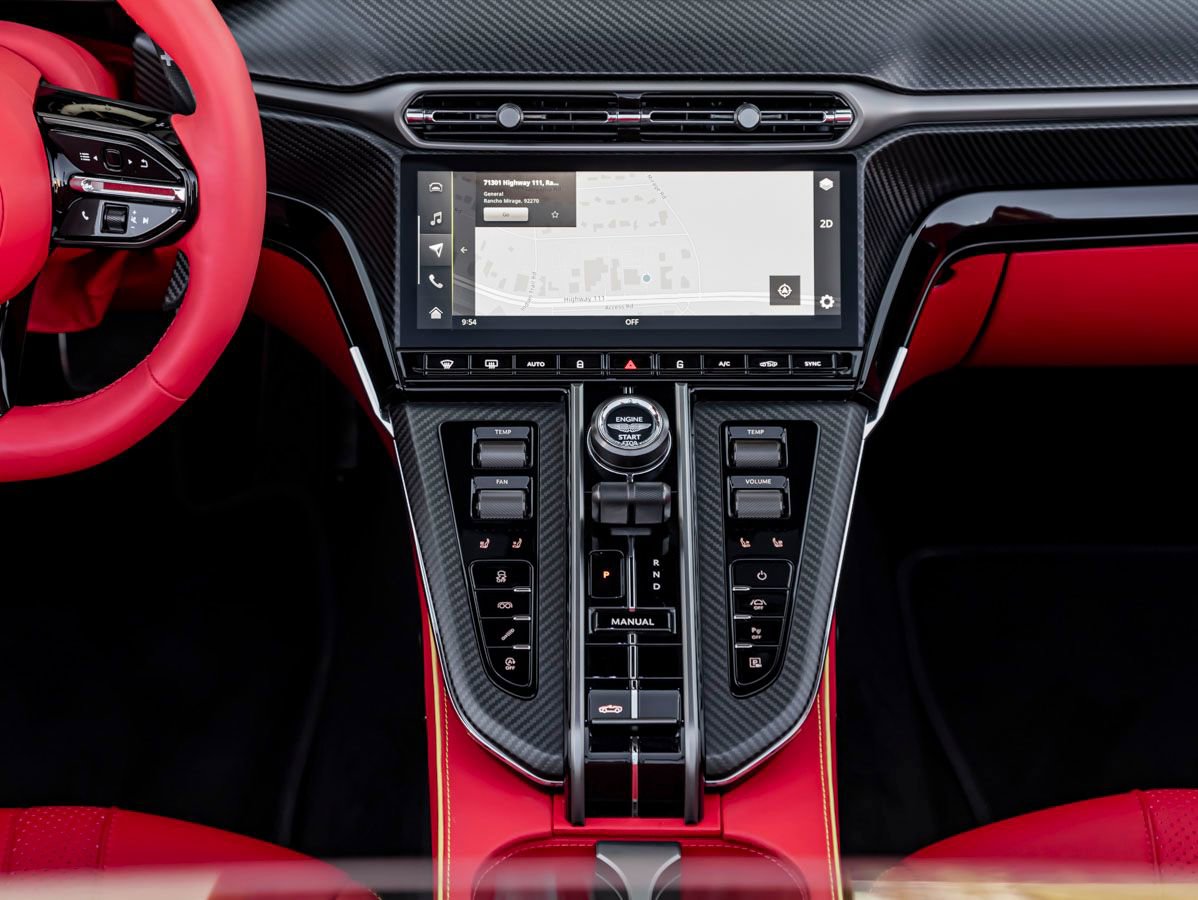 Used 2026 Aston Martin V8 Vantage Coupe RWD image 11