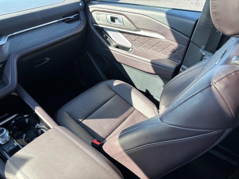 Used 2025 Ford Explorer Platinum w/ LUX Leather Package image 15