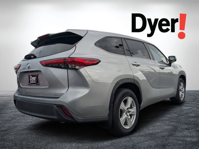 Used 2023 Toyota Highlander LE AWD/4WD image 3