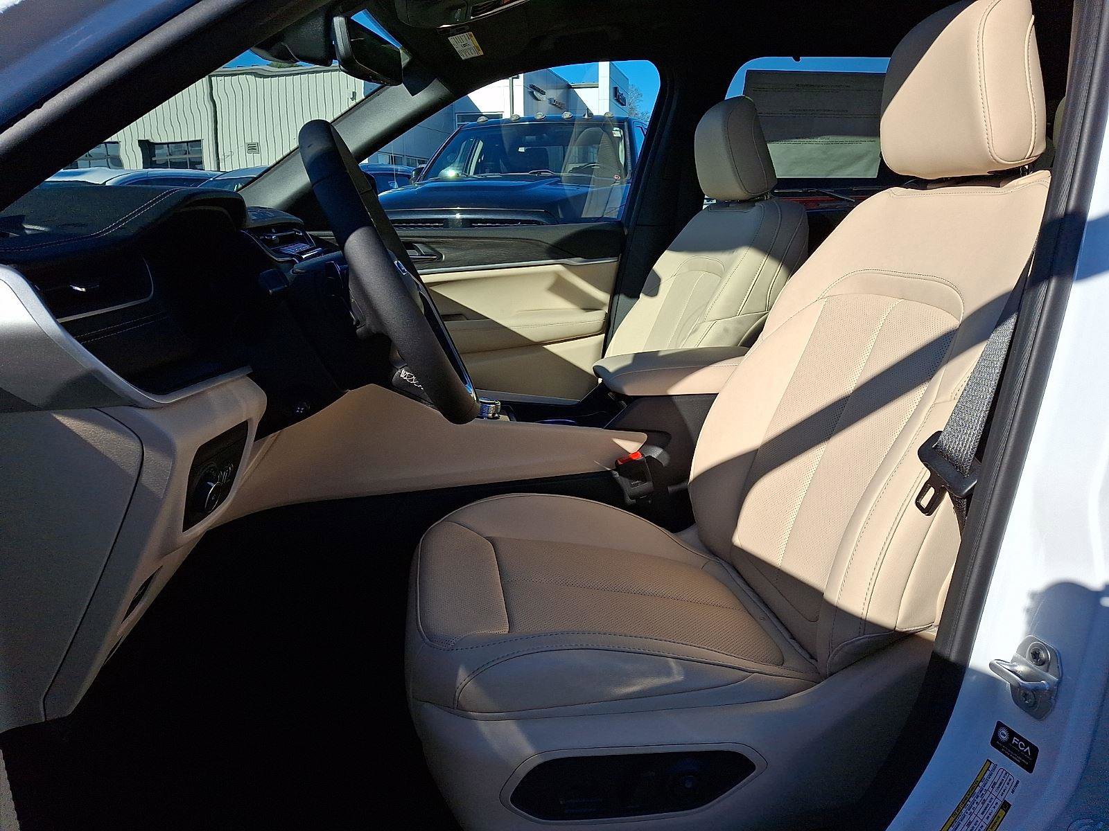 New 2025 Jeep Grand Cherokee L Limited image 10