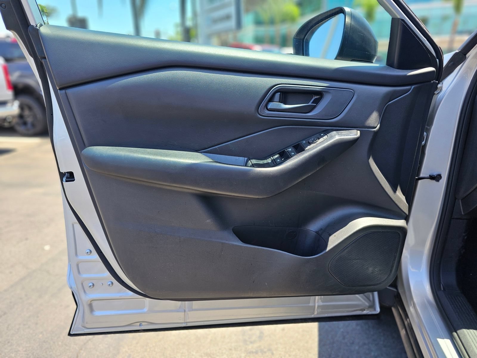 Used 2024 Nissan Rogue S FWD image 19