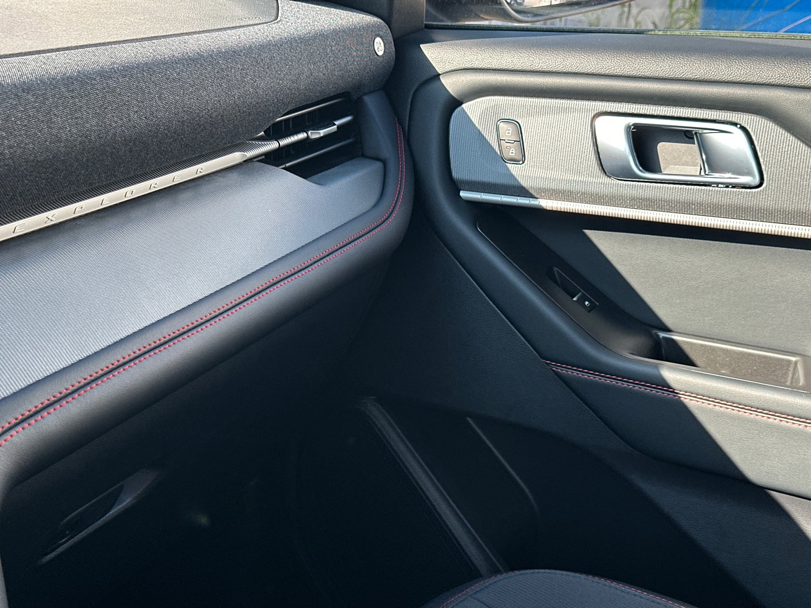 New 2025 Ford Explorer ST-Line w/ Premium Package image 34