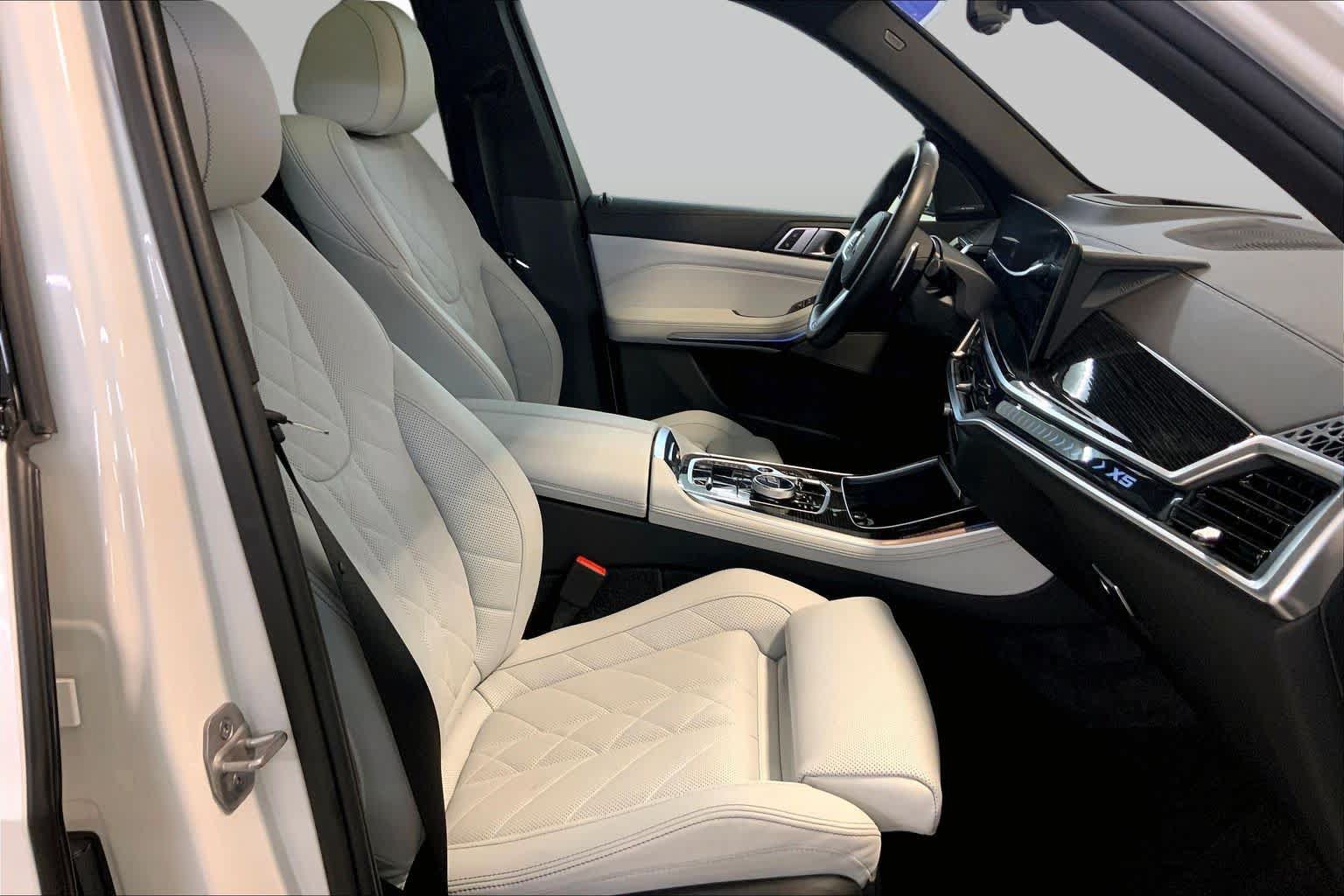 Certified 2024 BMW X5 xDrive50e w/ Executive Package AWD/4WD image 8