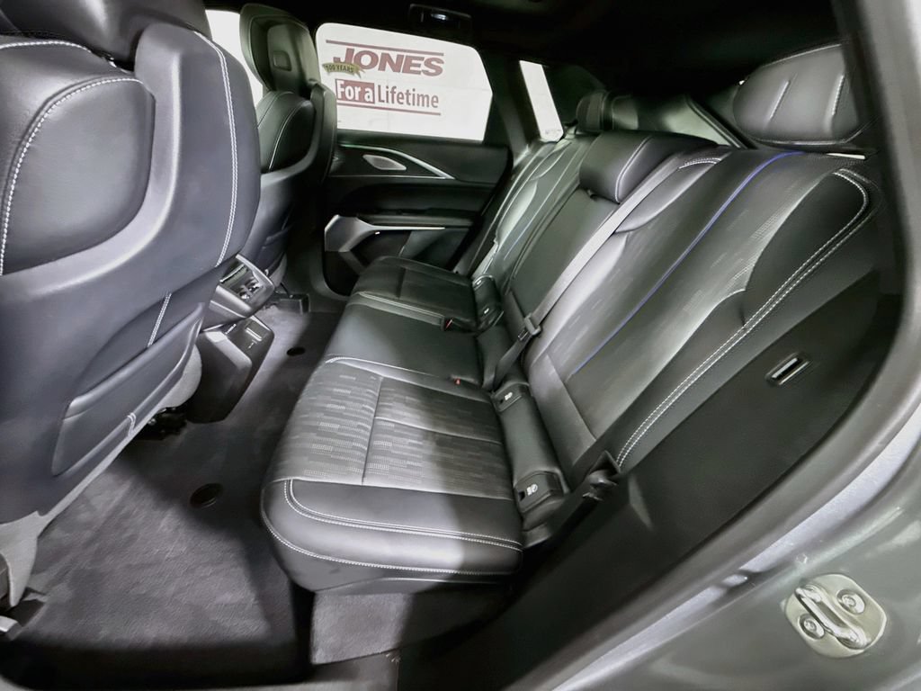 Used 2024 Cadillac Lyriq Luxury AWD/4WD image 28