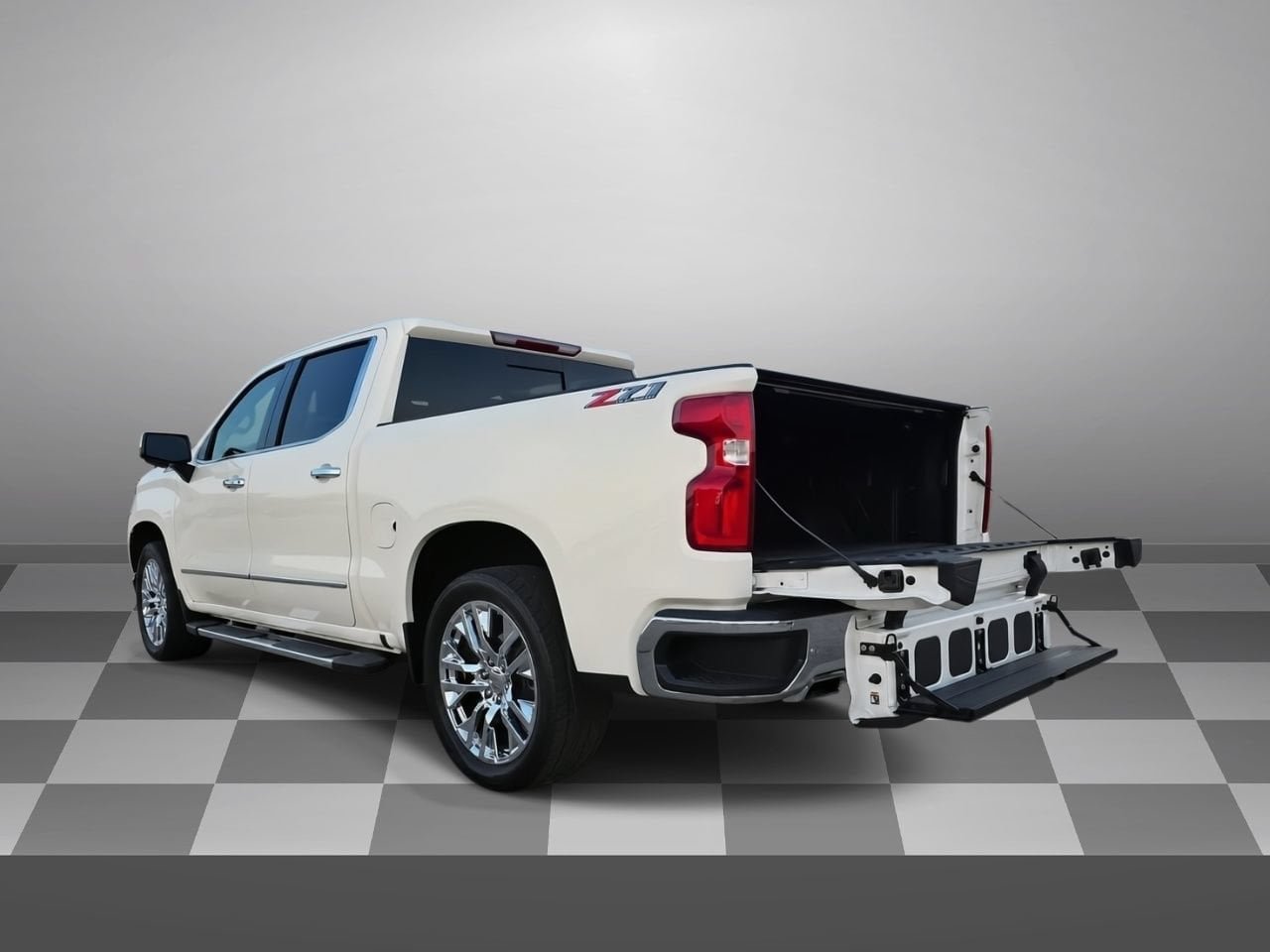 Used 2022 Chevrolet Silverado 1500 LTZ w/ LTZ Premium Package AWD/4WD image 4