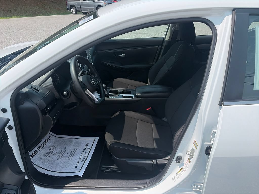 Used 2025 Nissan Sentra SV FWD image 10