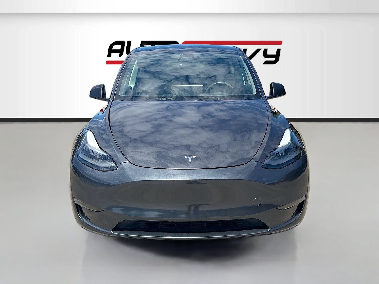 Used 2024 Tesla Model Y Long Range RWD image 2