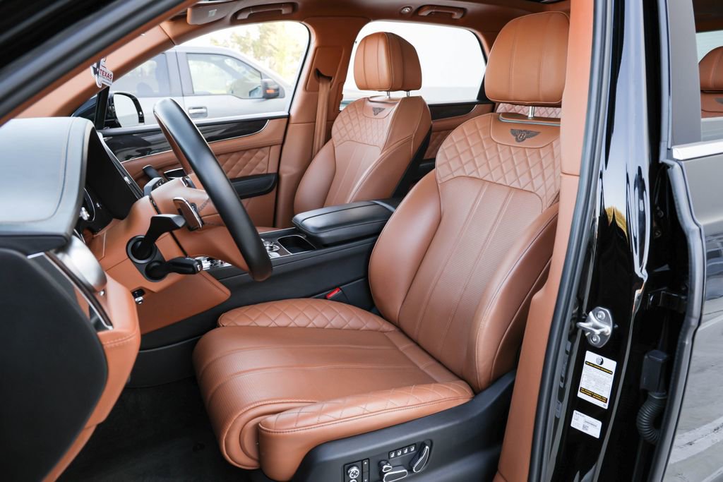 Used 2019 Bentley Bentayga AWD/4WD image 16