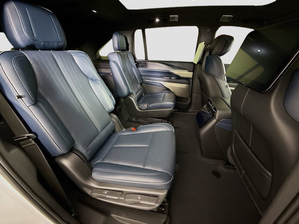 Used 2025 Cadillac Escalade IQ Sport 2 image 31