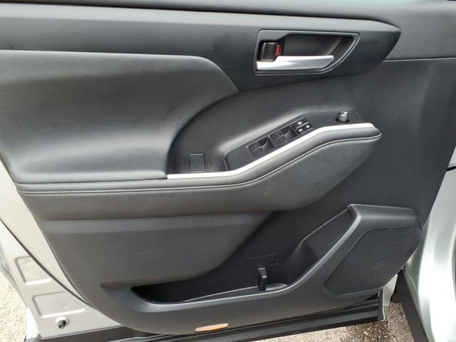 Certified 2024 Toyota Highlander XLE AWD/4WD image 17
