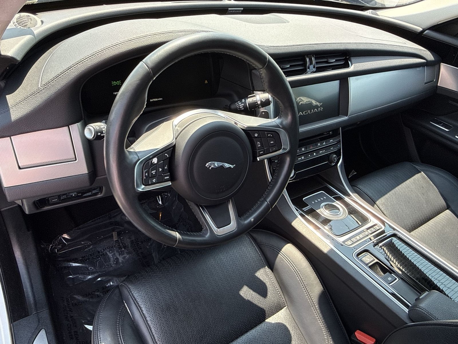 Used 2018 Jaguar XF Prestige AWD/4WD image 16