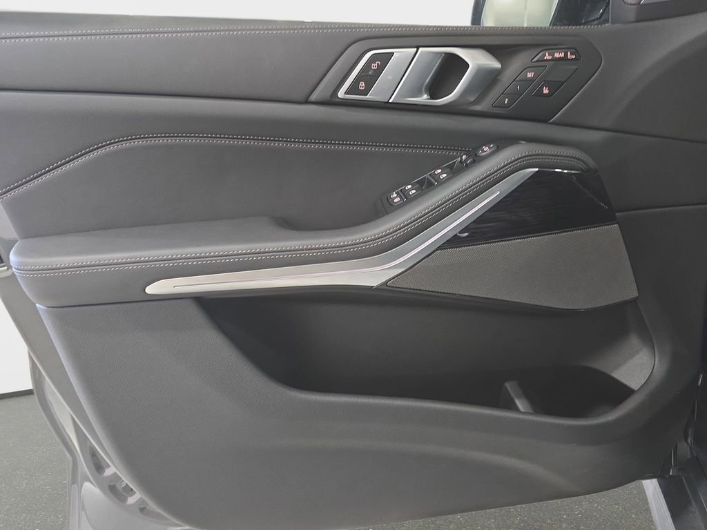 Used 2026 BMW X7 xDrive40i w/ M Sport Package image 26