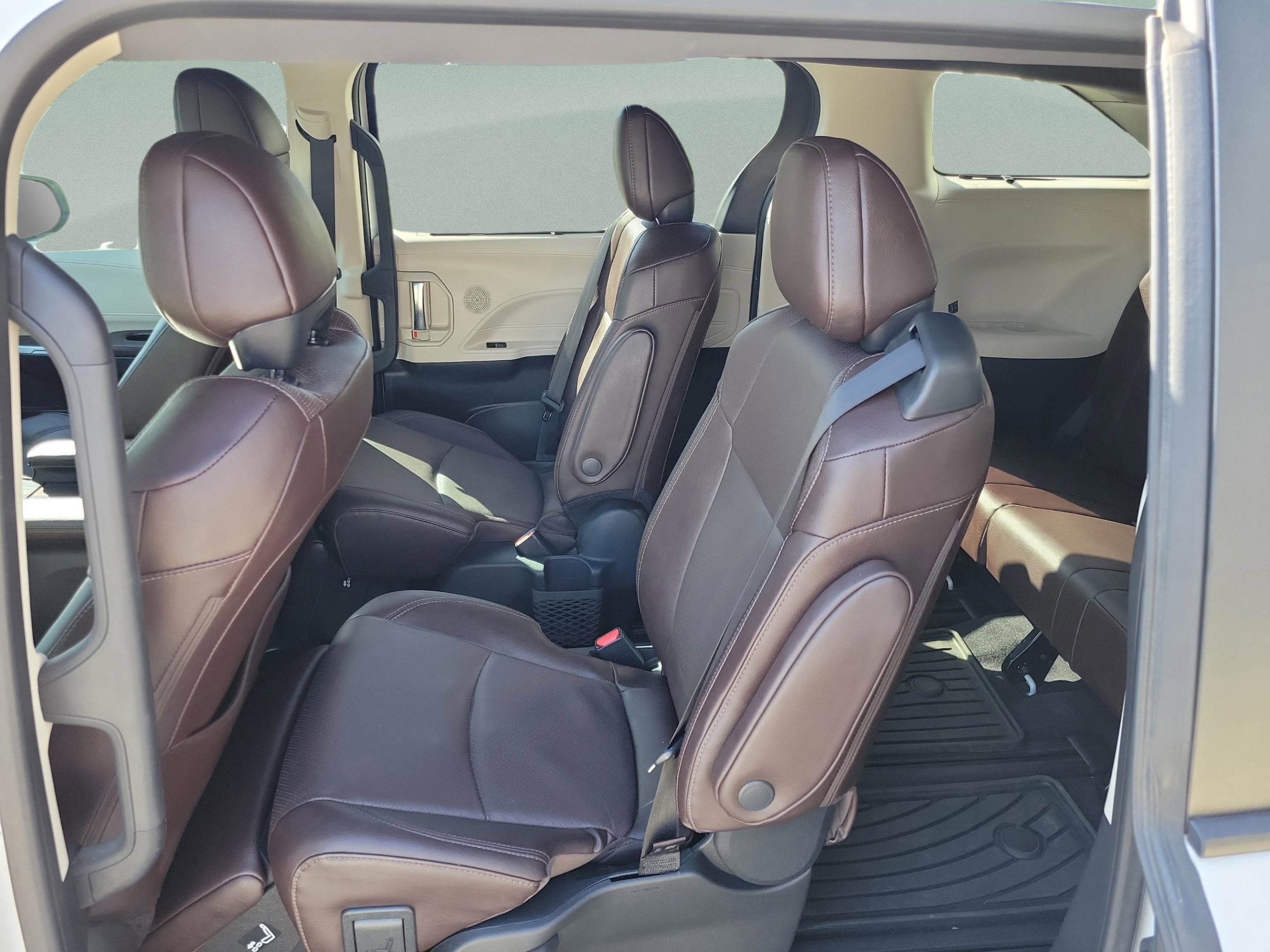 Certified 2023 Toyota Sienna Platinum FWD image 10