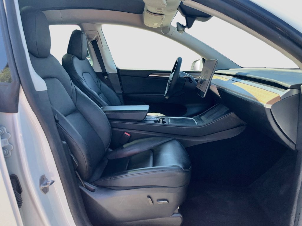 Used 2024 Tesla Model Y Long Range AWD/4WD image 29