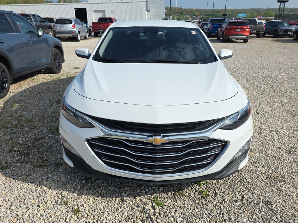 Used 2025 Chevrolet Malibu LT FWD image 2