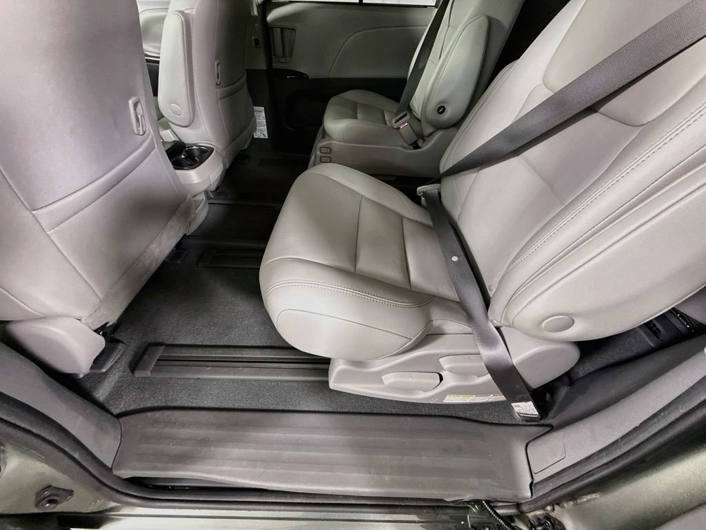 Certified 2020 Toyota Sienna XLE w/ XLE Navigation Package FWD image 30