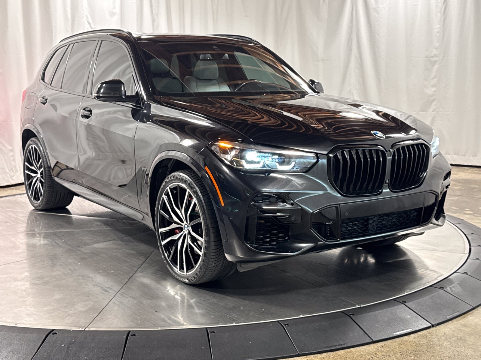 Used 2023 BMW X5 xDrive40i w/ M Sport Package AWD/4WD image 7
