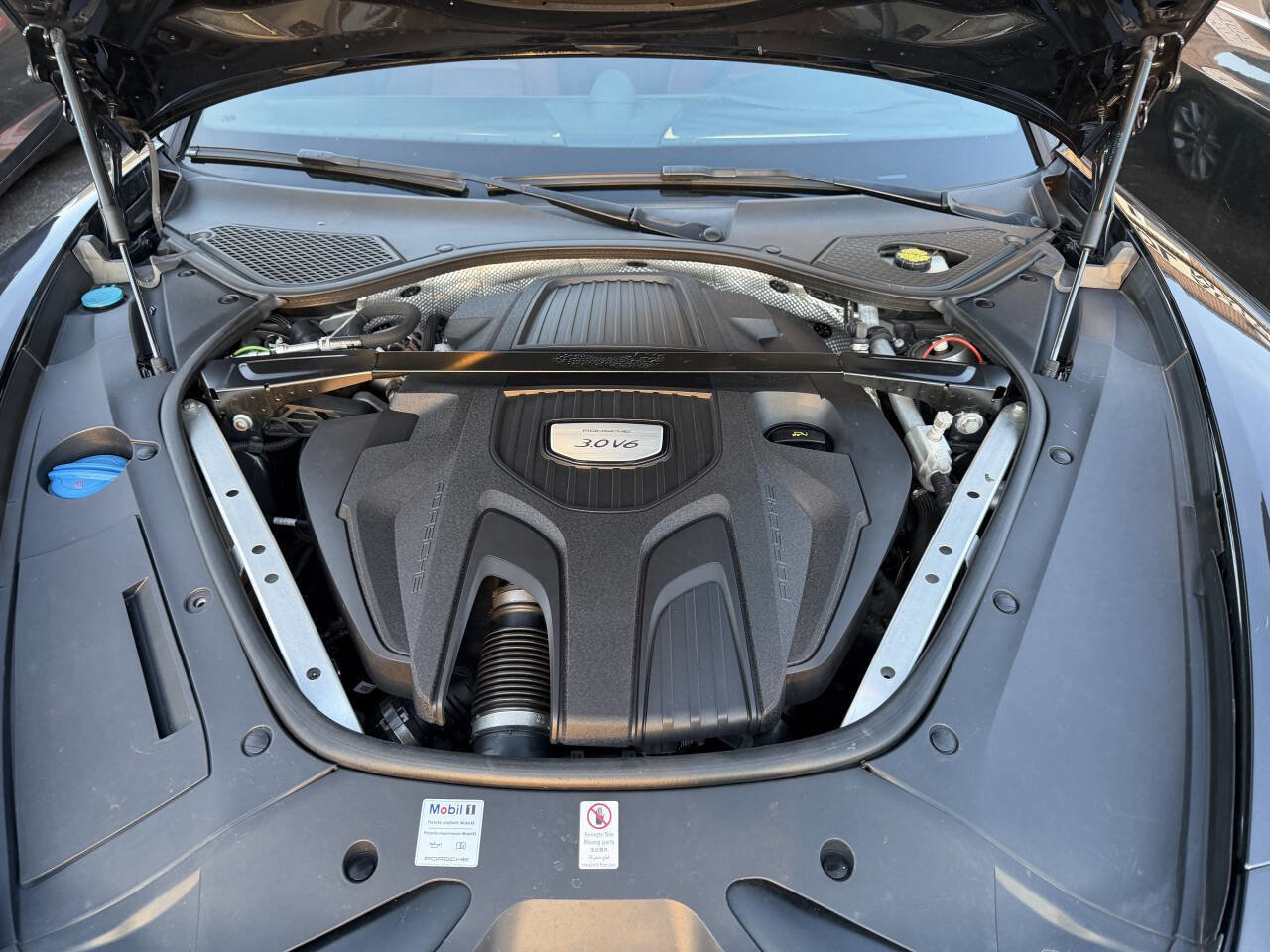 Used 2017 Porsche Panamera image 32