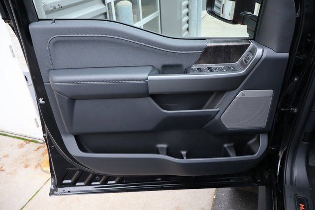 New 2026 Ford F250 Lariat w/ Black Appearance Package image 26