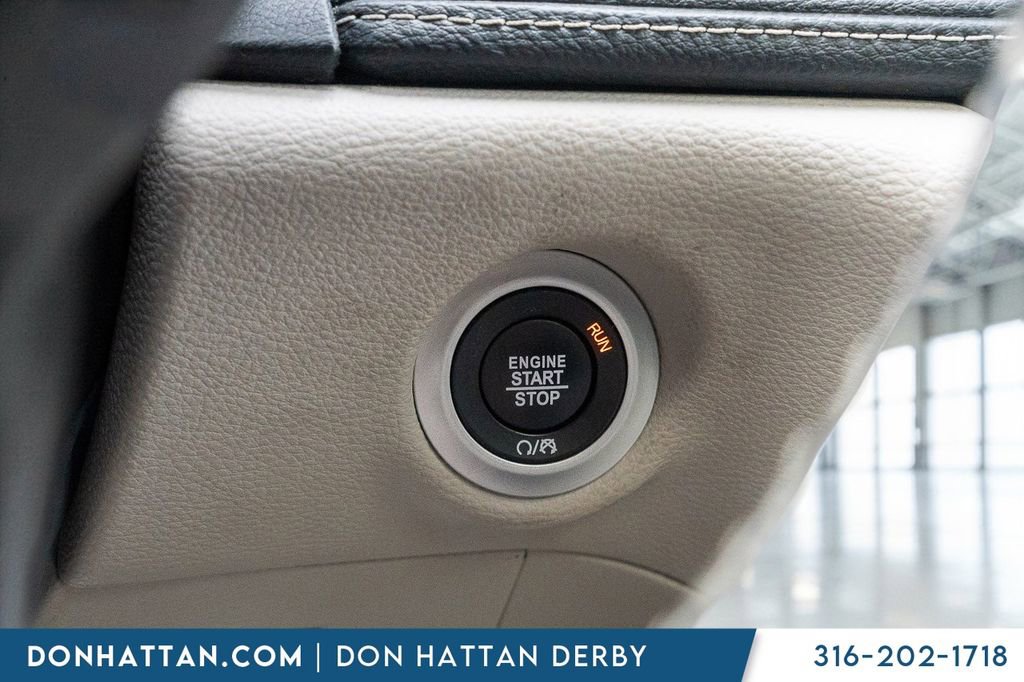 Used 2023 Chrysler Pacifica Limited image 46