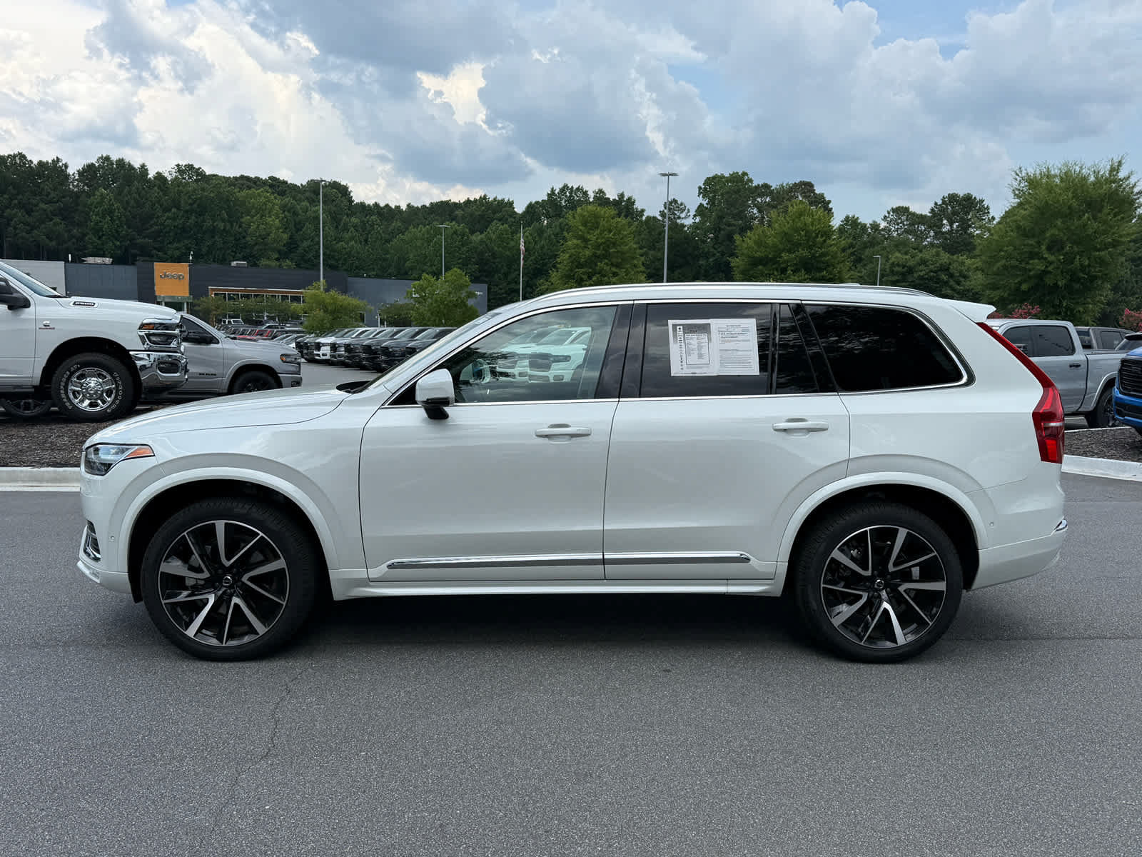 Used 2025 Volvo XC90 B5 Plus w/ Protection Package Premier AWD/4WD image 2