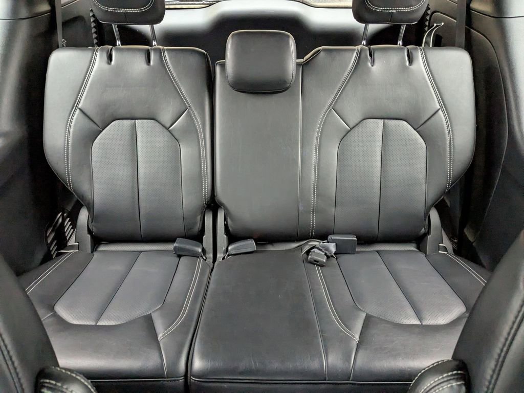 Used 2025 Chrysler Pacifica Select image 29